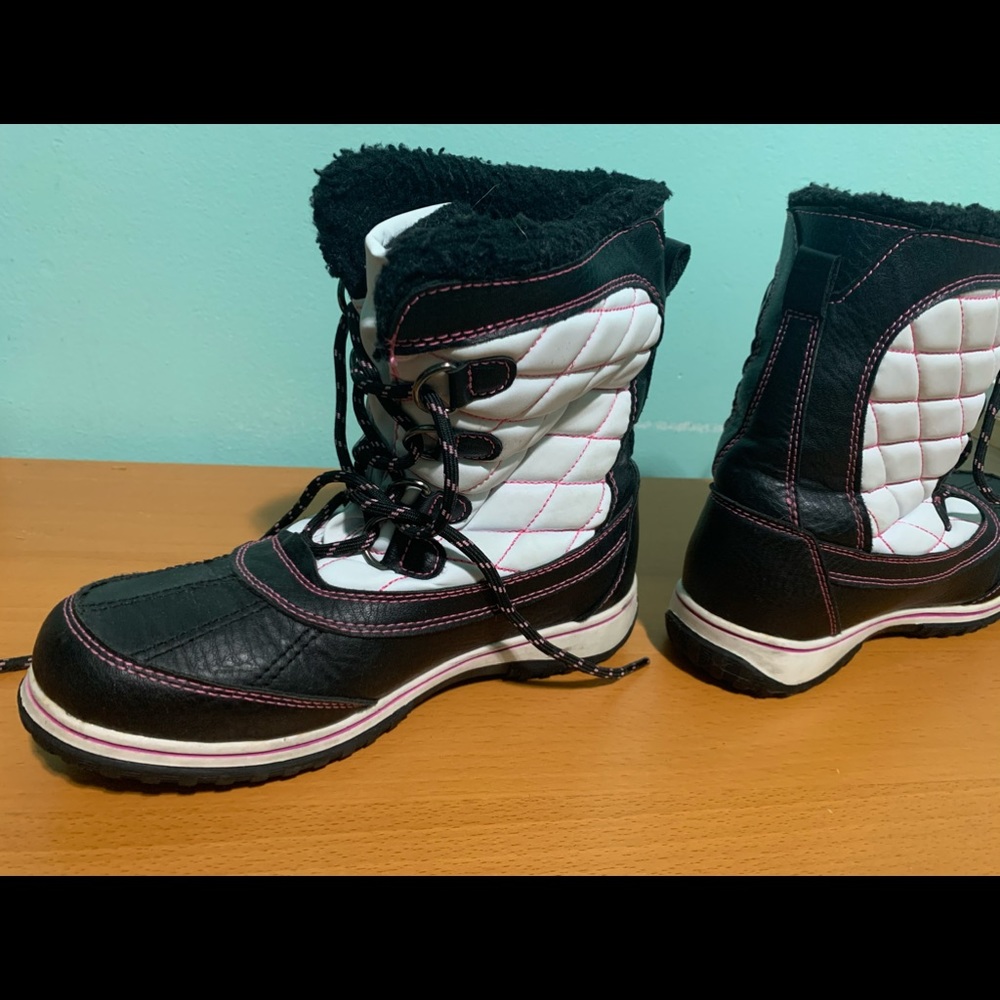 Snow boots